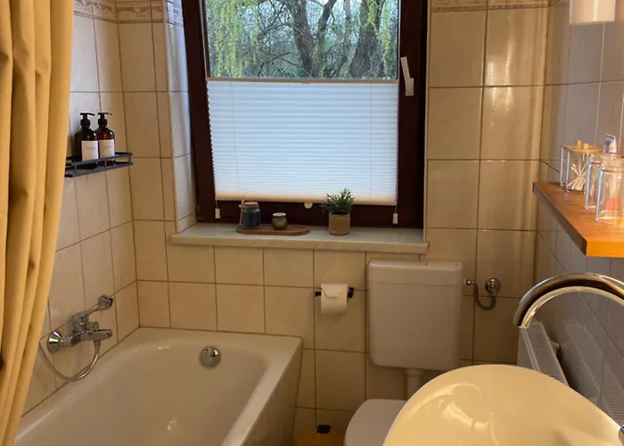 Photo de Saalerast - Ferienwohnung In Camburg An Der Saale - Ruhig & Naturnah, 200 M Zum Saaleradweg Dornburg 