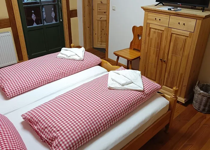 2 Bett Zimmer Rosenrot Stadtroda Foto